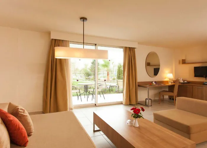 Dream Family Club Side